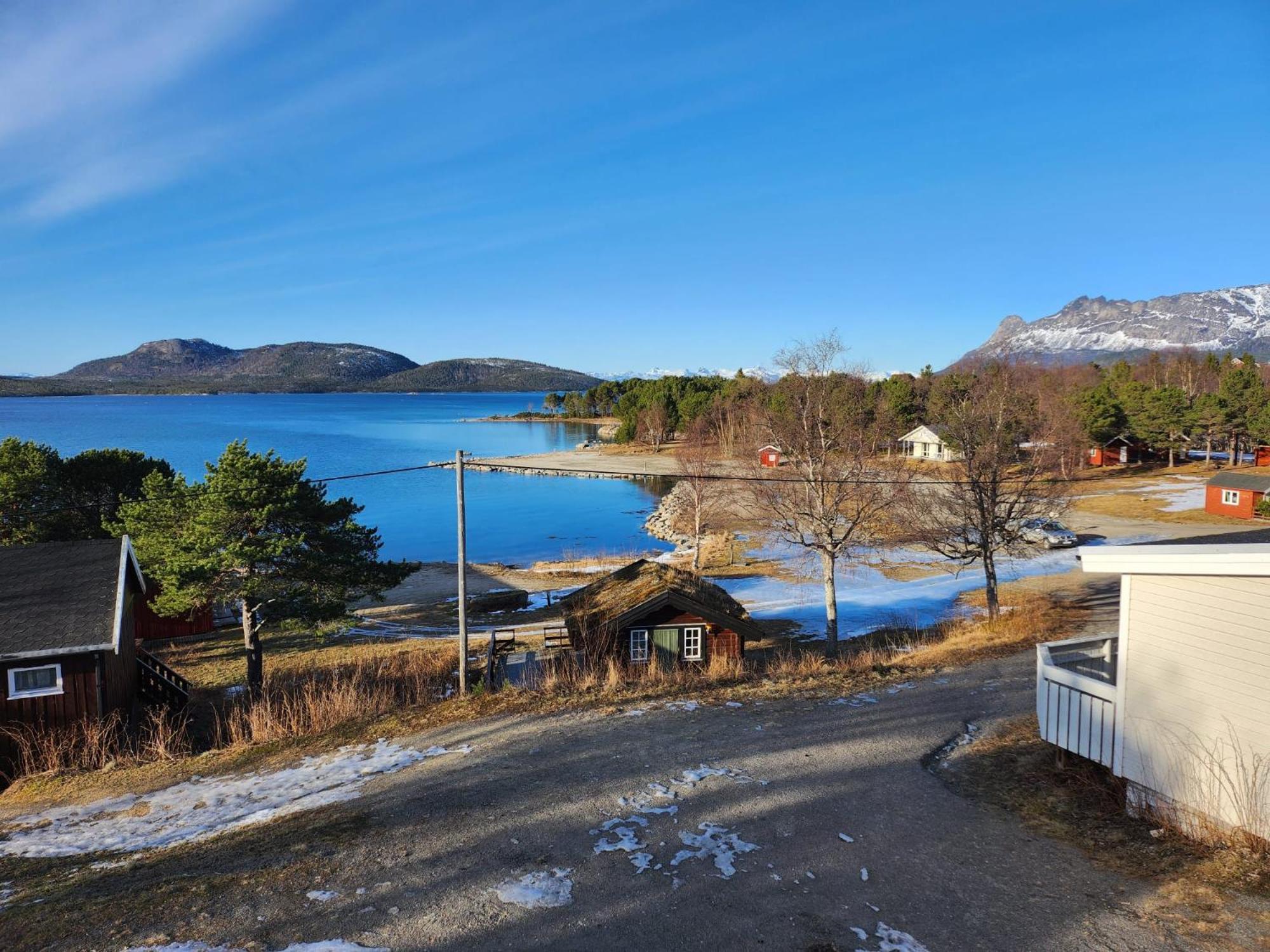 Ulvsvag Gjestgiveri Og Fjordcamping As Exterior photo