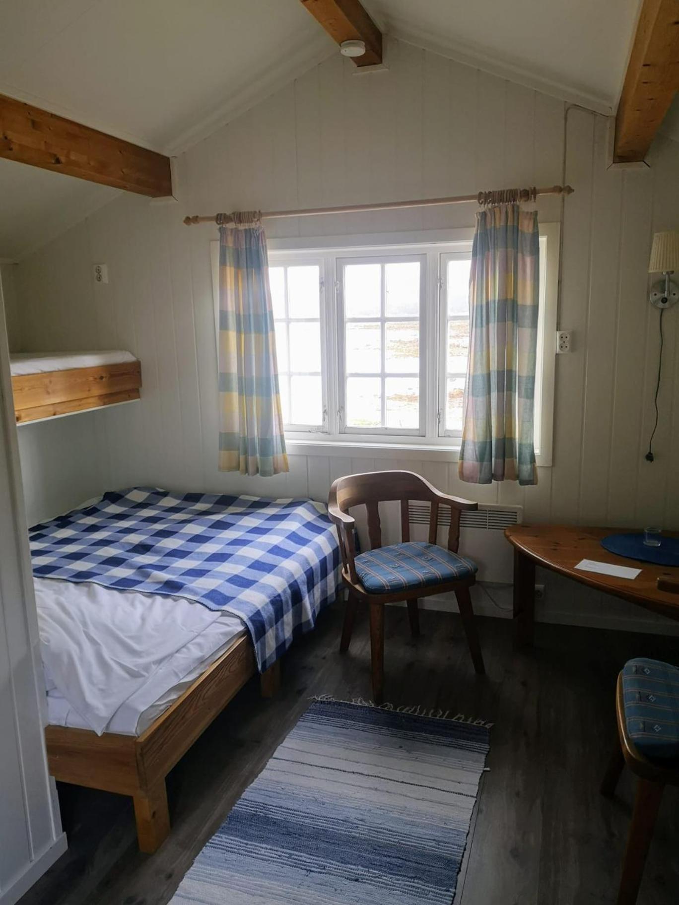 Ulvsvag Gjestgiveri Og Fjordcamping As Exterior photo