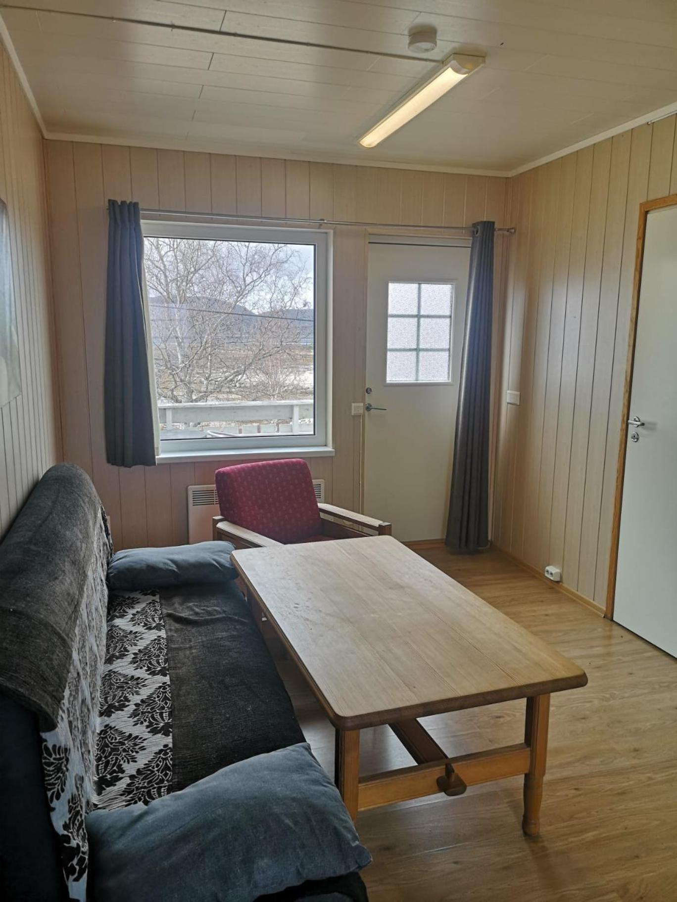 Ulvsvag Gjestgiveri Og Fjordcamping As Exterior photo