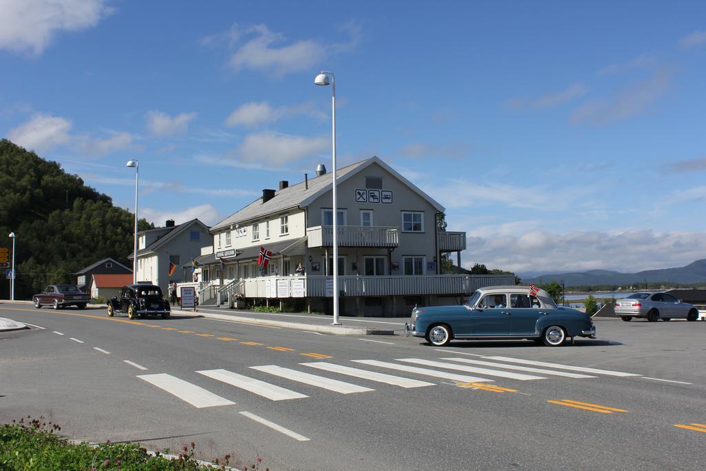 Ulvsvag Gjestgiveri Og Fjordcamping As Exterior photo