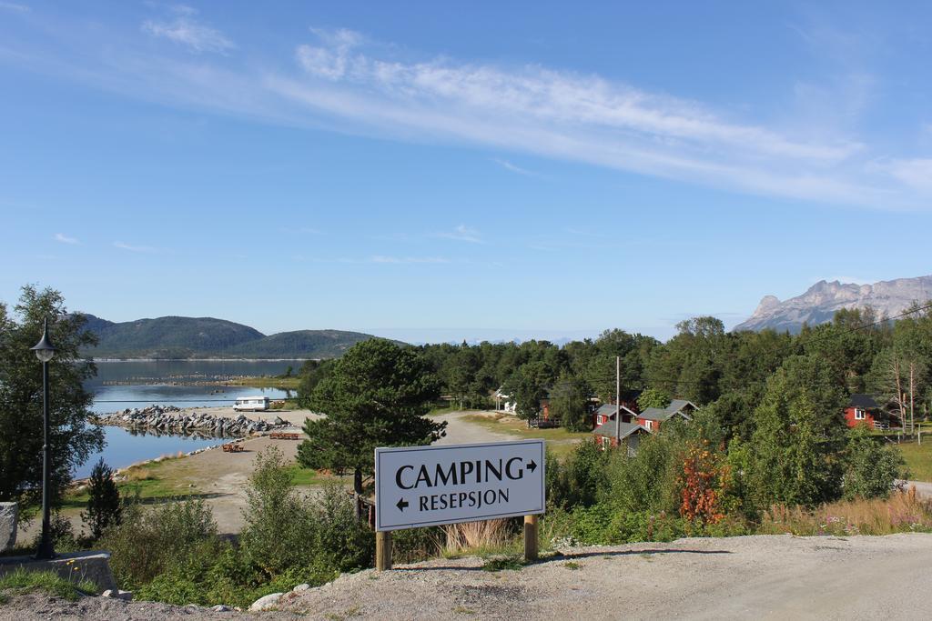 Ulvsvag Gjestgiveri Og Fjordcamping As Exterior photo